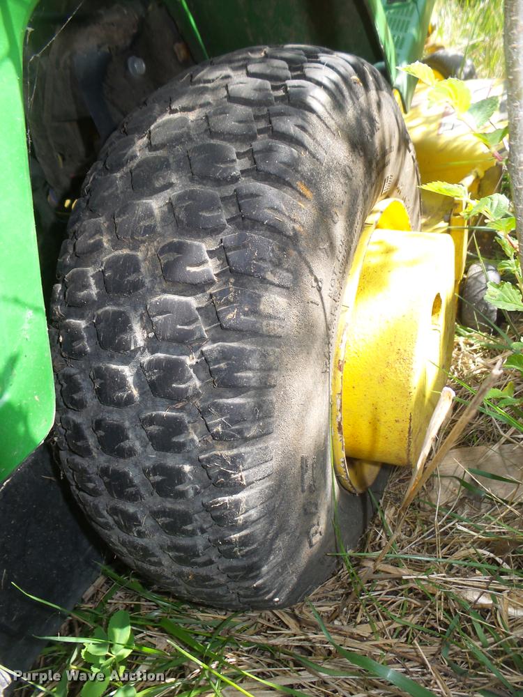 image for item AU9562 John Deere F525 lawn mower