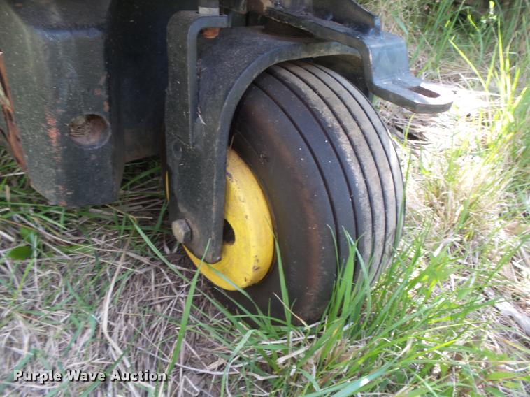 image for item AU9562 John Deere F525 lawn mower