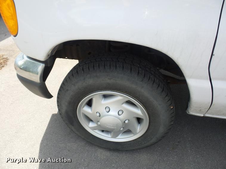 image for item BI9088 2006 Ford E350 Extended van