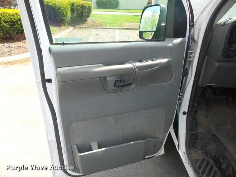 image for item BI9088 2006 Ford E350 Extended van