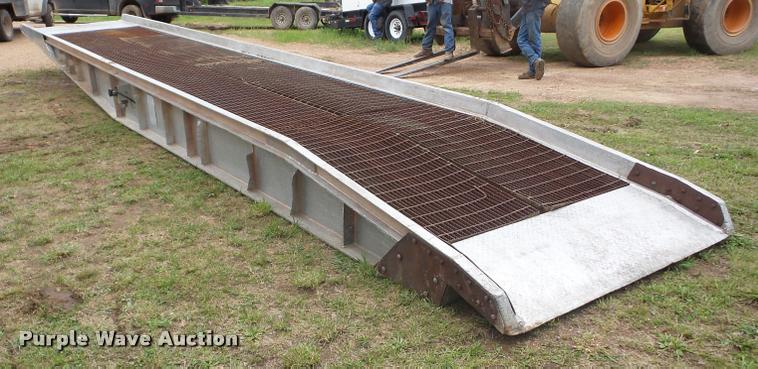 image for item BZ9736 Aluminum forklift ramp