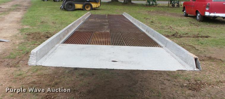 image for item BZ9736 Aluminum forklift ramp