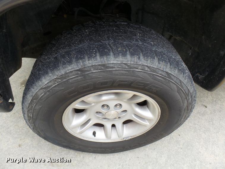 image for item CC9114 2004 Dodge Dakota Quad Cab pickup truck