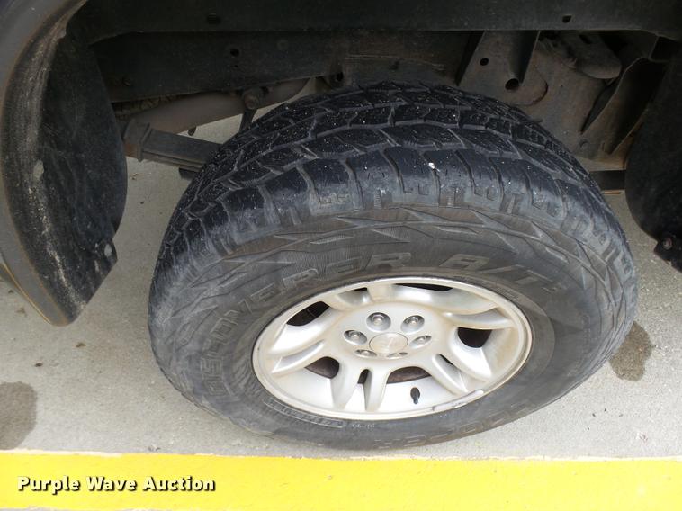 image for item CC9114 2004 Dodge Dakota Quad Cab pickup truck