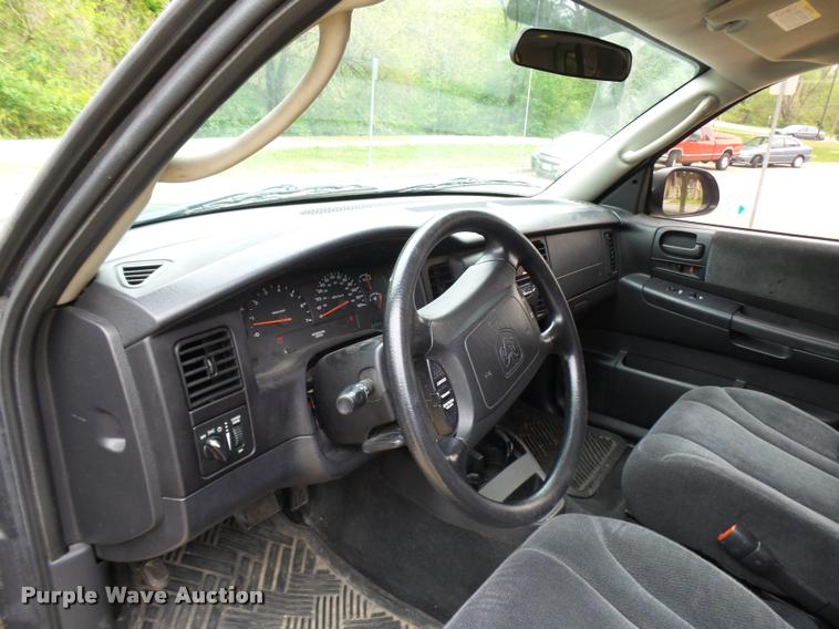 image for item CC9114 2004 Dodge Dakota Quad Cab pickup truck