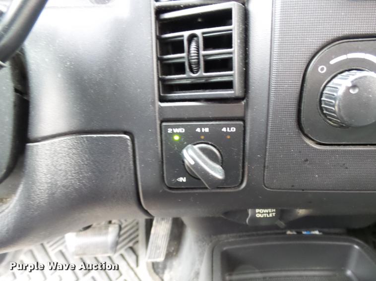 image for item CC9114 2004 Dodge Dakota Quad Cab pickup truck