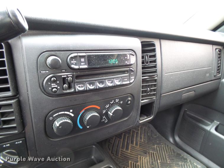 image for item CC9114 2004 Dodge Dakota Quad Cab pickup truck