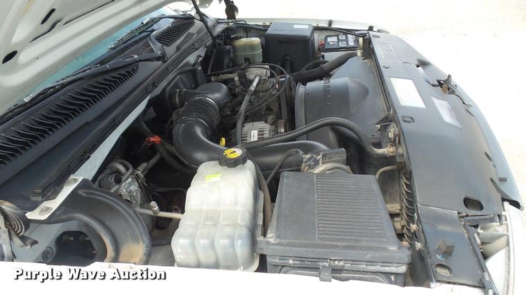 image for item DA0485 2000 Chevrolet Silverado 1500 pickup truck