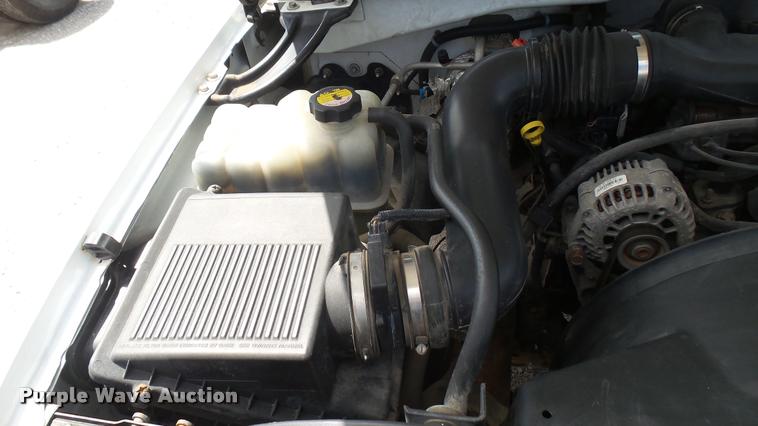 image for item DA0485 2000 Chevrolet Silverado 1500 pickup truck