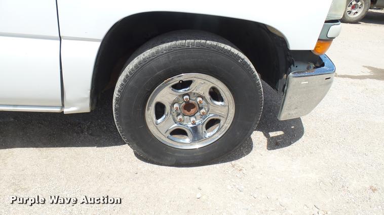 image for item DA0485 2000 Chevrolet Silverado 1500 pickup truck