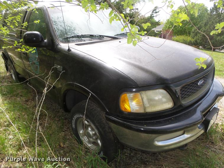 image for item DA0666 1997 Ford F150 XLT pickup truck