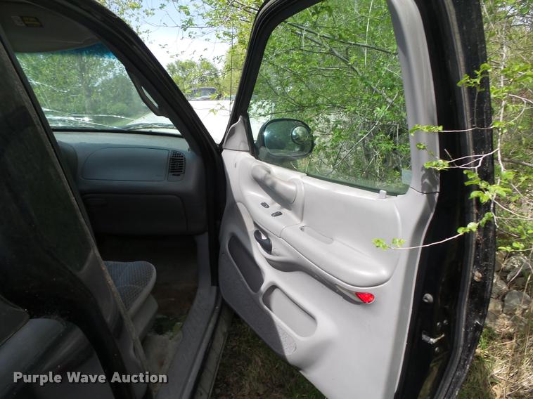 image for item DA0666 1997 Ford F150 XLT pickup truck