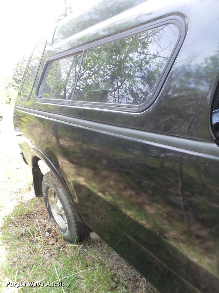 image for item DA0666 1997 Ford F150 XLT pickup truck