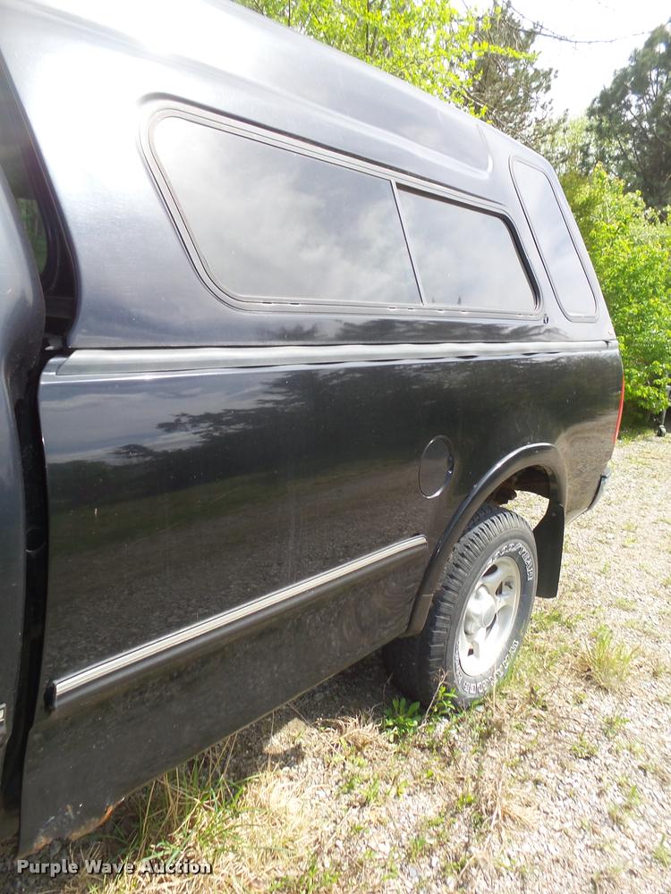 image for item DA0666 1997 Ford F150 XLT pickup truck