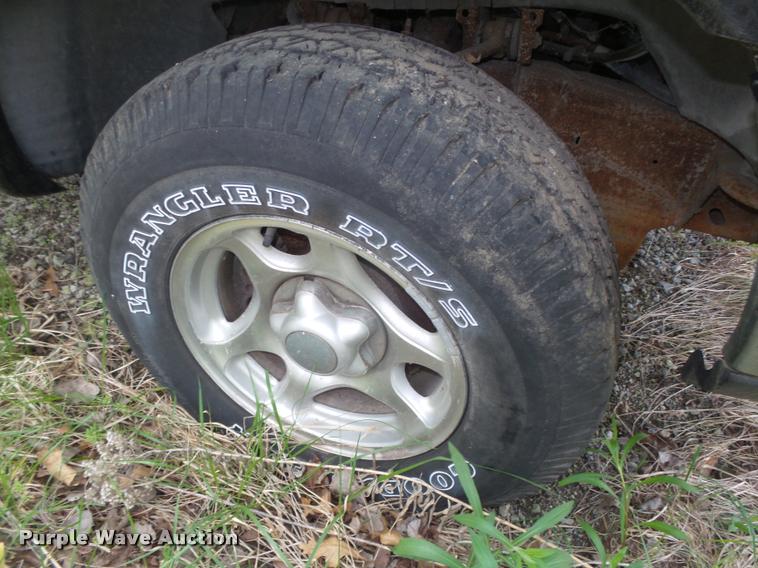 image for item DA0666 1997 Ford F150 XLT pickup truck