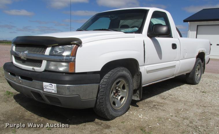 image for item DA0682 2003 Chevrolet Silverado 1500 pickup truck