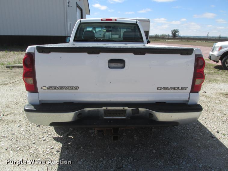 image for item DA0682 2003 Chevrolet Silverado 1500 pickup truck