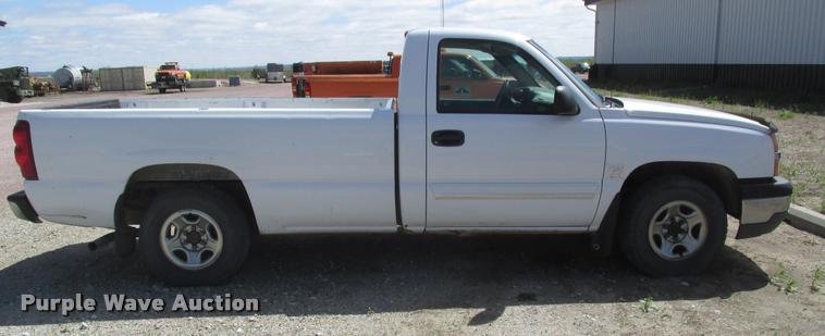 image for item DA0682 2003 Chevrolet Silverado 1500 pickup truck