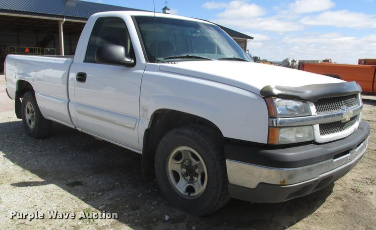 image for item DA0682 2003 Chevrolet Silverado 1500 pickup truck