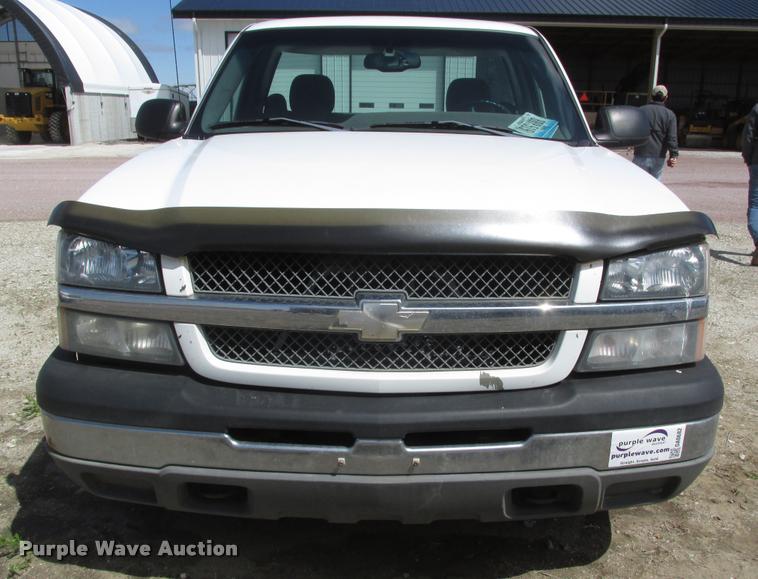 image for item DA0682 2003 Chevrolet Silverado 1500 pickup truck
