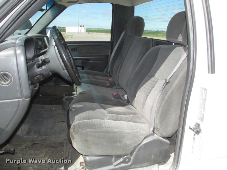 image for item DA0682 2003 Chevrolet Silverado 1500 pickup truck