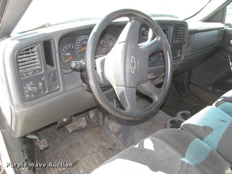image for item DA0682 2003 Chevrolet Silverado 1500 pickup truck