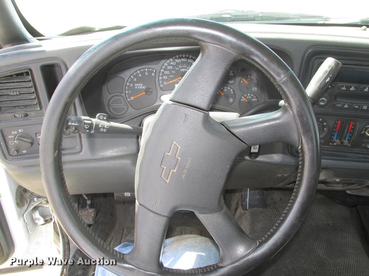 image for item DA0682 2003 Chevrolet Silverado 1500 pickup truck