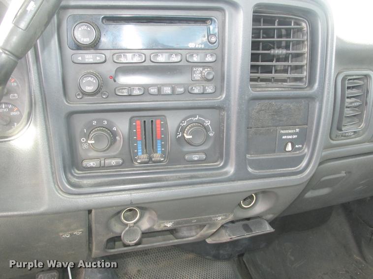 image for item DA0682 2003 Chevrolet Silverado 1500 pickup truck