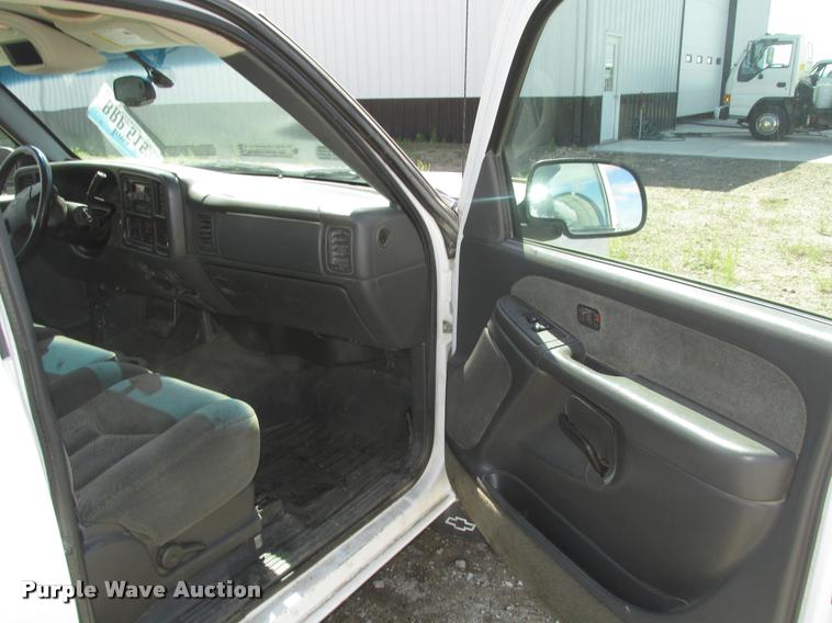 image for item DA0682 2003 Chevrolet Silverado 1500 pickup truck