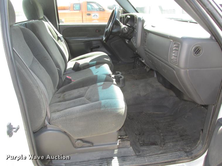 image for item DA0682 2003 Chevrolet Silverado 1500 pickup truck