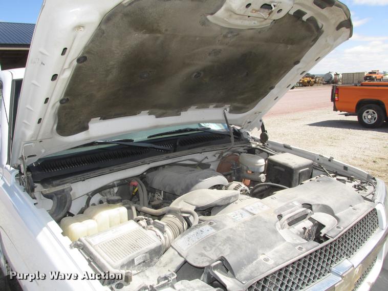 image for item DA0682 2003 Chevrolet Silverado 1500 pickup truck