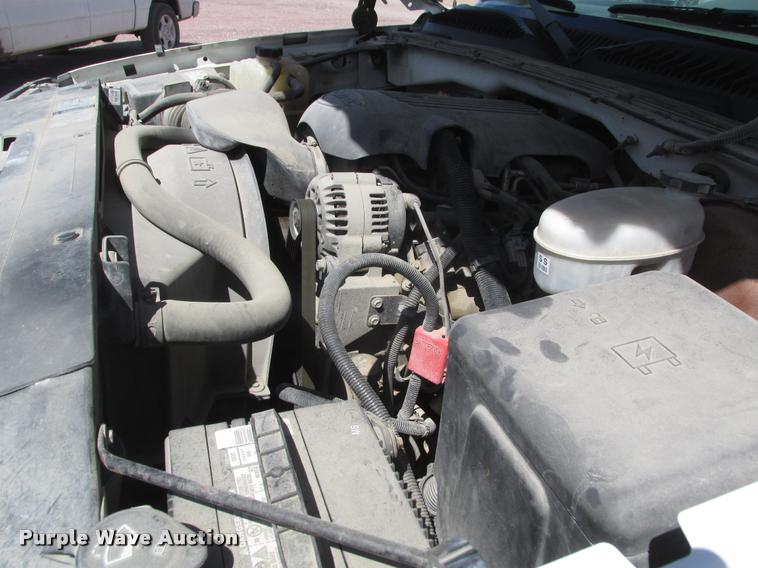 image for item DA0682 2003 Chevrolet Silverado 1500 pickup truck