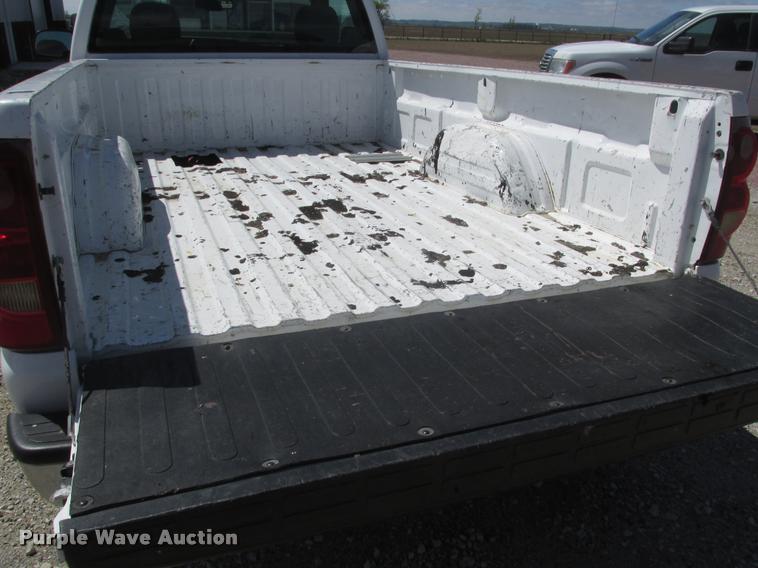 image for item DA0682 2003 Chevrolet Silverado 1500 pickup truck