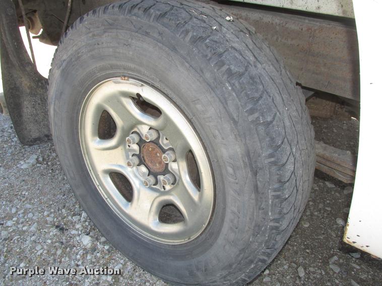 image for item DA0682 2003 Chevrolet Silverado 1500 pickup truck