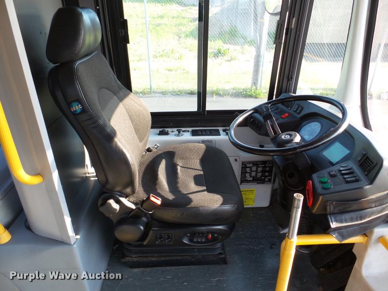 image for item DA1899 2006 Optima LFB-34 transit bus