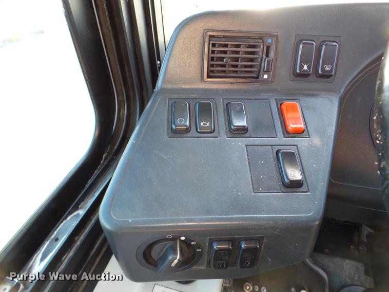 image for item DA1899 2006 Optima LFB-34 transit bus