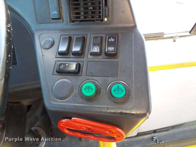 image for item DA1899 2006 Optima LFB-34 transit bus