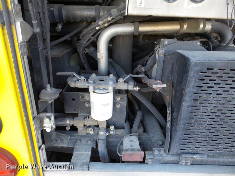 image for item DA1899 2006 Optima LFB-34 transit bus