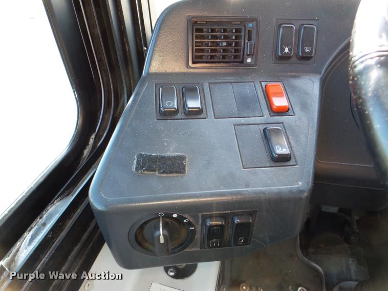 image for item DA1900 2006 Optima LFB-34 transit bus