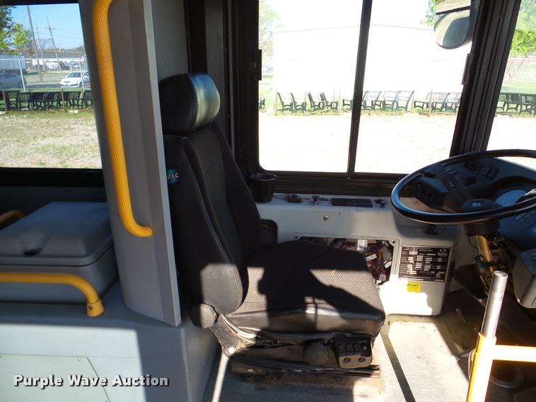 image for item DA1902 2006 Optima LFB-34 transit bus