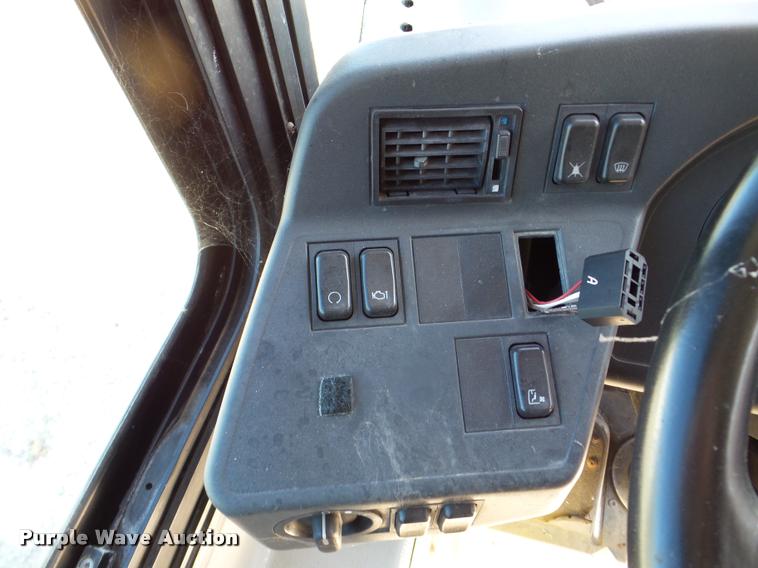 image for item DA1902 2006 Optima LFB-34 transit bus