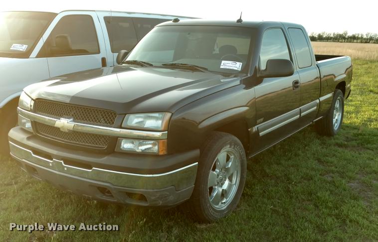 image for item DA2246 2005 Chevrolet Silverado 1500 Ext. Cab pickup truck
