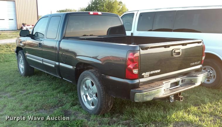 image for item DA2246 2005 Chevrolet Silverado 1500 Ext. Cab pickup truck