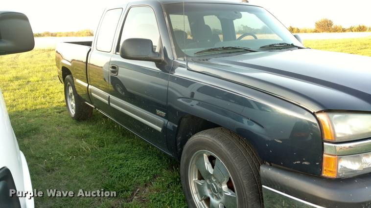 image for item DA2246 2005 Chevrolet Silverado 1500 Ext. Cab pickup truck