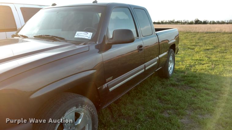 image for item DA2246 2005 Chevrolet Silverado 1500 Ext. Cab pickup truck