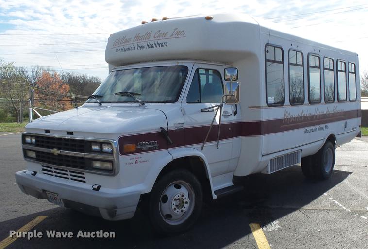 image for item DA2648 1995 Chevrolet 30 HD shuttle bus