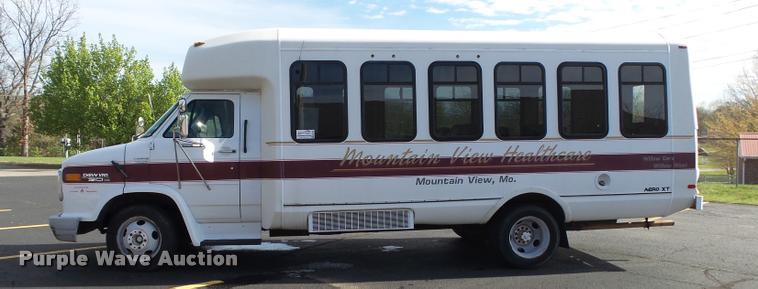 image for item DA2648 1995 Chevrolet 30 HD shuttle bus