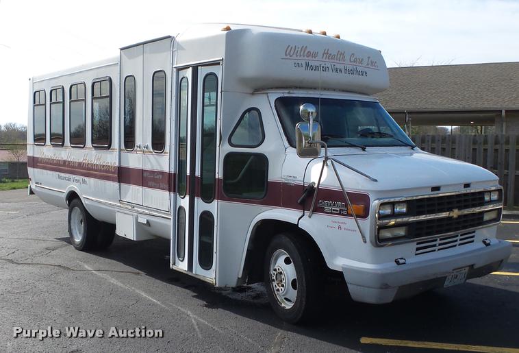 image for item DA2648 1995 Chevrolet 30 HD shuttle bus