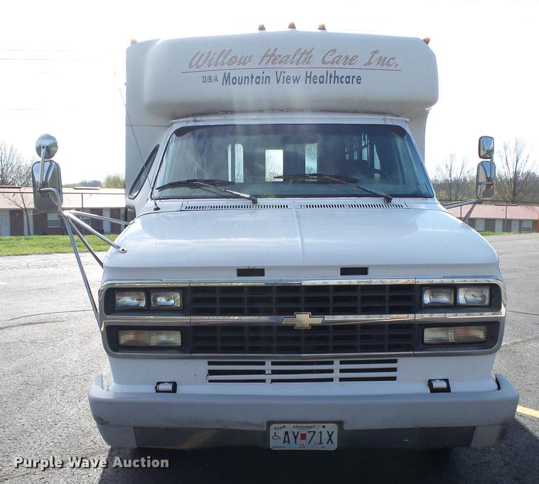 image for item DA2648 1995 Chevrolet 30 HD shuttle bus