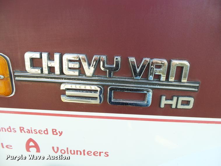image for item DA2648 1995 Chevrolet 30 HD shuttle bus
